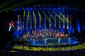 Sopot to nie tylko konkretne wydarzenia, ale przede wszystkie rozpoznawalne w całej Polsce miejsca, jak na przykład Opera Leśna. Unikalny leśny amfiteatr słynie ze swojej akustyki i niepowtarzalnego doświadczenia słuchania muzyki w otoczeniu natury. Szczególnie zachwycają w tej przestrzeni koncerty muzyki klasycznej. Koncert tenora światowej sławy Piotra Beczały z Polską Filharmonią Kameralną Sopot podczas tegorocznego festiwalu NDI Sopot Classic na pewno będzie wspominany latami.