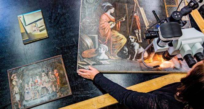 Dziś prawdziwość obrazu sprawdza się m.in. pod mikroskopem 3D.