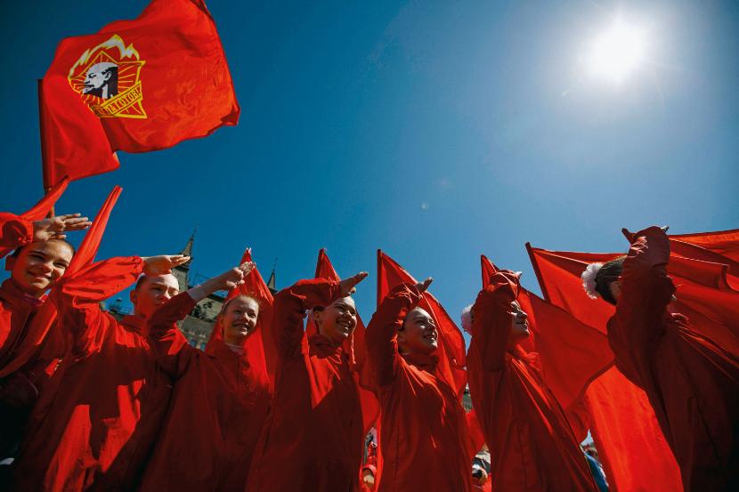 Pionierami indoktrynacji młodzieży byli – nomen omen – pionierzy. W zeszłym roku na placu Czerwonym w Moskwie uroczyście obchodzono stulecie organizacji.