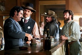 „Deadwood” to kolejna historyczna produkcja HBO. Rzecz się dzieje w Stana Zjednoczonych w XIX w.