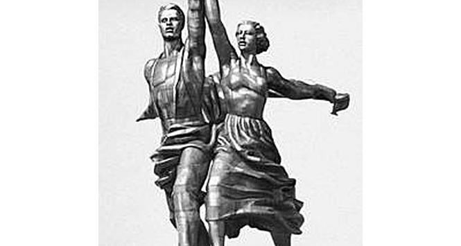 Robotnik i kołchoźnica - słynna rzeźba Wiery Muchiny, pokazana na wystawie światowej w Paryżu w 1937 r.