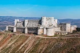 Krak de Chevaliers – położony w Syrii, największy zamek krzyżowców, XIII w.