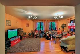 Oglądanie meczu w domu Mikulskich. Pełne skupienie.