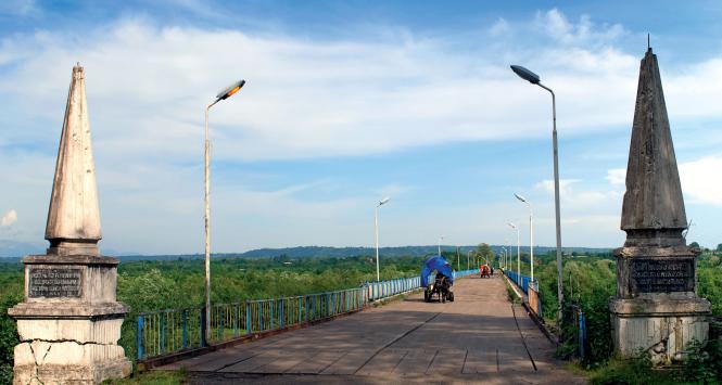 Most graniczny nad rzeką Inguri.