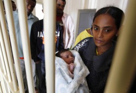 Tych, którzy nie dostaną statusu uchodźcy czeka deportacja, której za wszelką cenę chcą uniknąć.