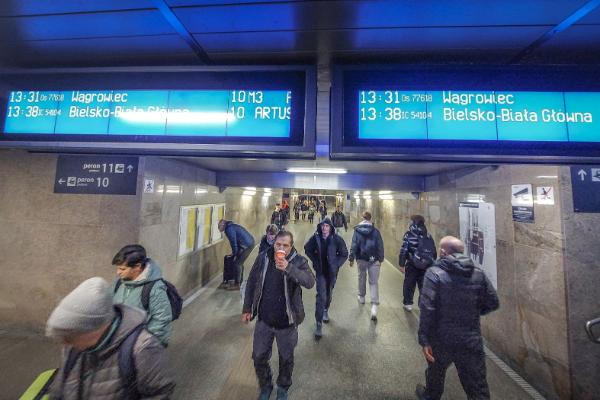 Nowy rozkład PKP (i nie tylko). Pociągów więcej, ale wciąż za mało. Co się zmieni?