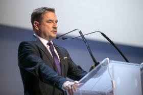 Piotr Duda w marcu ostrzegał w TVP Info, że pozwie do sądu i „puści w skarpetkach tych, którzy nadużywają znaku Solidarności”.