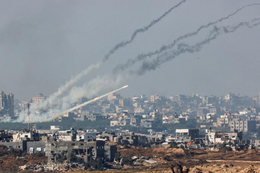 Rakiety wystrzeliwane ze Strefy Gazy w kierunku Izraela, 1 grudnia 2023 r.