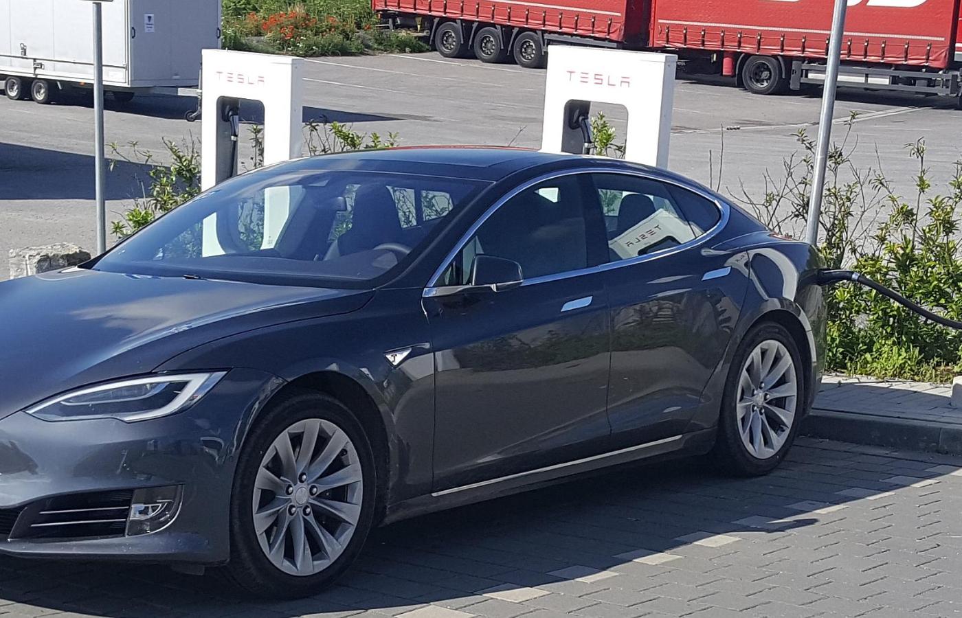 Tesla. Model S.