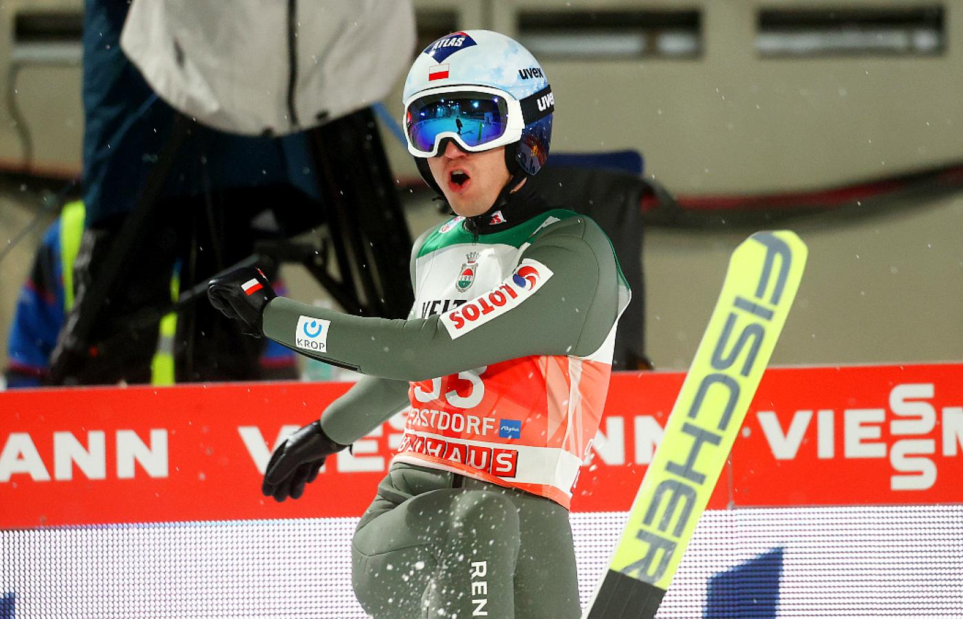 Kamil Stoch był drugi w pierwszym konkursie Turnieju Czterech Skoczni w Oberstdorfie.