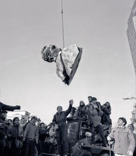 Demontaż pomnika Feliksa Dierżyńskiego, Warszawa, 1989 r.