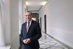 Kowalczyk już w czasie kampanii wyborczej był jedną z głównych twarzy firmujących gospodarcze zamierzenia ekipy Szydło.