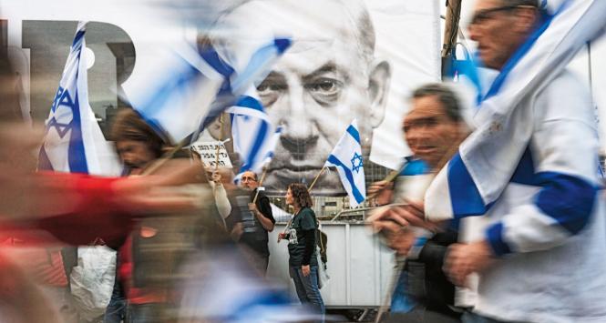 Dopóki trwa wojna trwa, premier Beniamin Netanjahu jest politycznie bezpieczny.