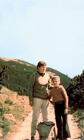 Halina Krüger-Syrokomska z córką Marianną w Tatrach, 1981 r.