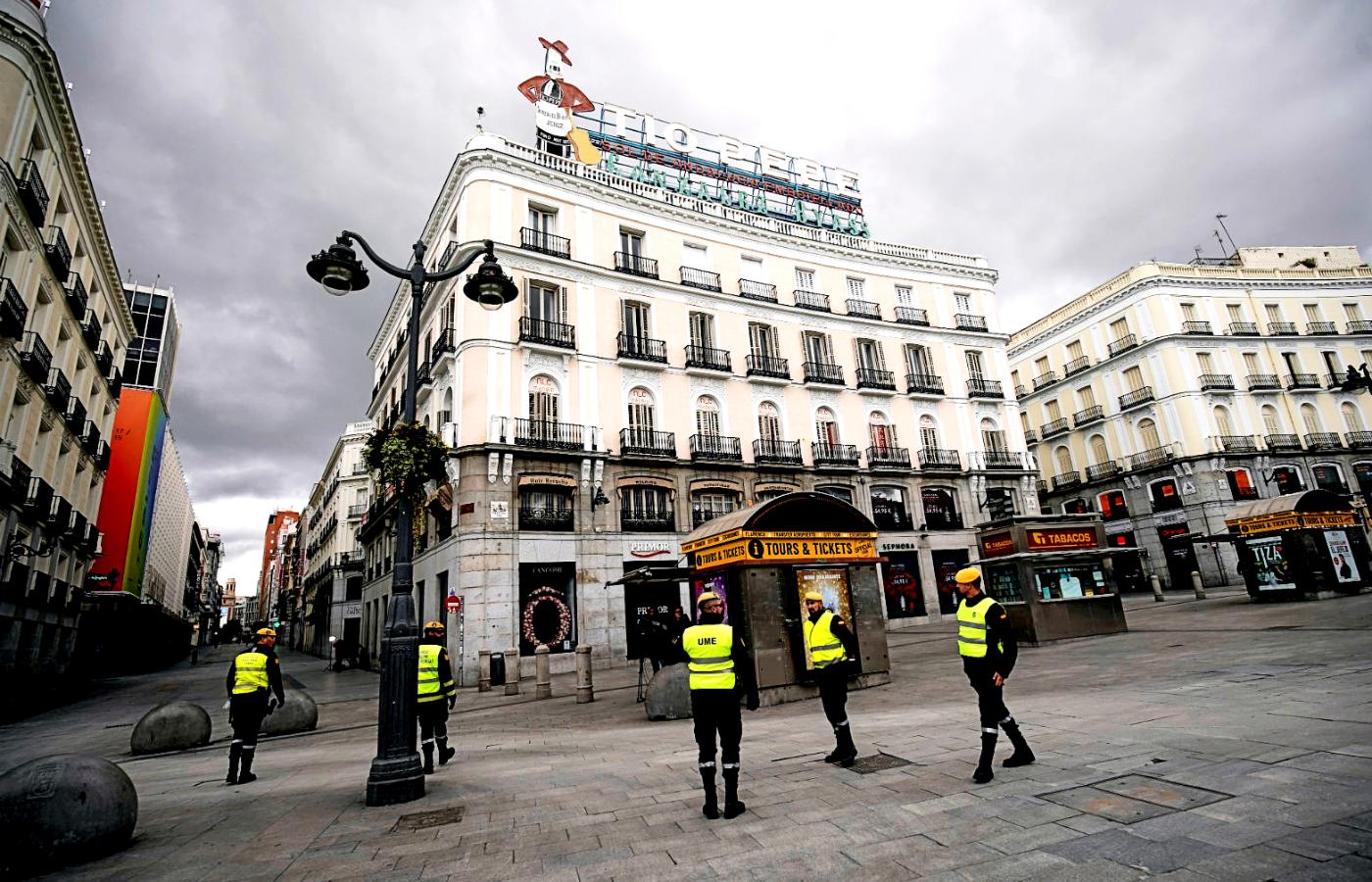 Żołnierze na Puerta del Sol w Madrycie