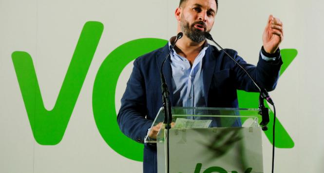Lider Vox Santiago Abascal chce walczyć z islamem i feminizmem.