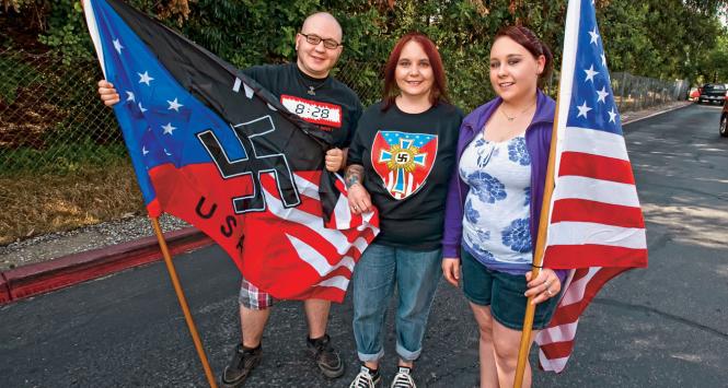 Amerykański faszyzm lubi patriotyczne barwy, chce powrotu do świetności.