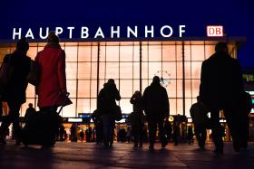 To na placu przed dworcem głównym w Kolonii rozegrała się większość sylwestrowych incydentów.