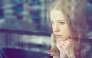 Depresja dotyka 10 proc. Polaków, ale u osób powyżej 65 roku życia wskaźnik ten rośnie do ok. 15 proc., a u pensjonariuszy domów opieki społecznej i pacjentów szpitali ogólnych w podeszłym wieku jeszcze się podwaja.