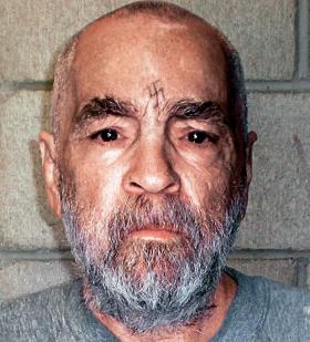 77-letni Charles Manson odbywa dożywotni wyrok w kalifornijskim więzieniu. Znów odmówiono mu zwolnienia warunkowego (fot. z 2009 r.)