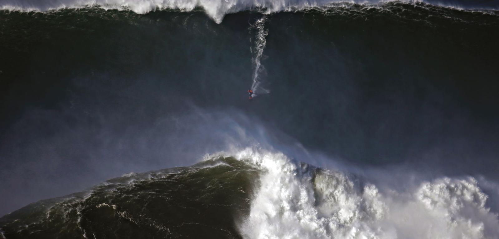 Najlepsi surferzy przybywają w takie miejsca, by poczuć dreszcz emocji towarzyszący zjeżdżaniu po falach gigantach.