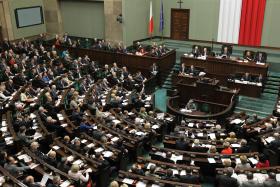 Sejm jest reprezentacją suwerennego narodu, ale jego decyzję może obalić niewielkie grono sędziów Trybunału Konstytucyjnego. I tego wyroku Sejm nie może uchylić.