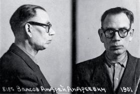 Zdjęcie Andrieja Własowa wykonane na Łubiance po aresztowaniu w 1945 r.