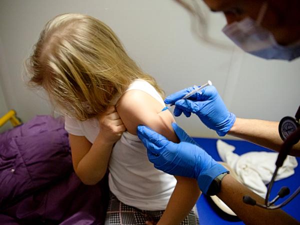 Polskie Słowo Roku 2021 to „szczepienie”. Nie mogło być inaczej.