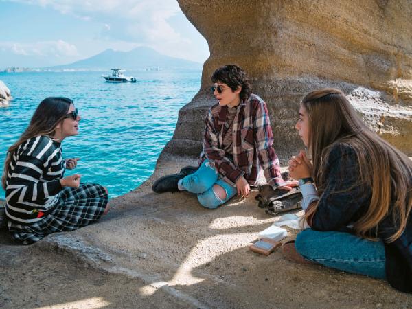 „Zakłamane życie dorosłych”, scen. Edoardo De Angelis