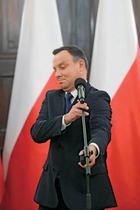 Duda czeka teraz na wyniki zamówionych przez PiS dużych badań fokusowych, które wykażą, co Polacy myślą o prezydencie i czego od niego oczekują.