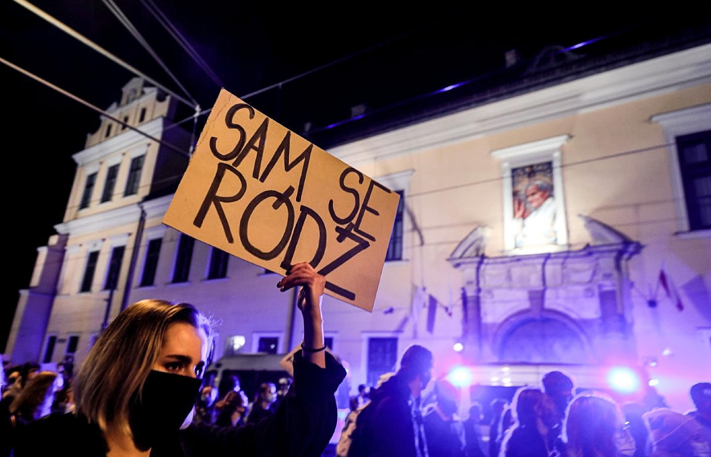 Protest pod krakowską kurią