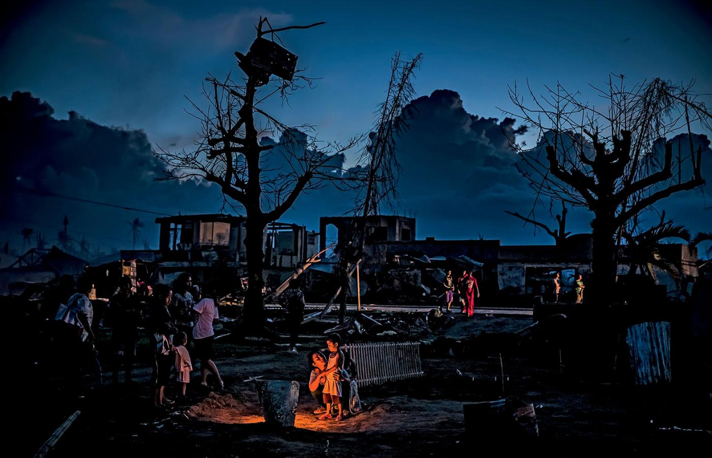 Filipiny, prowincja Leyte zniszczona po przejściu supercyklonu Haiyan; listopad 2013 r.