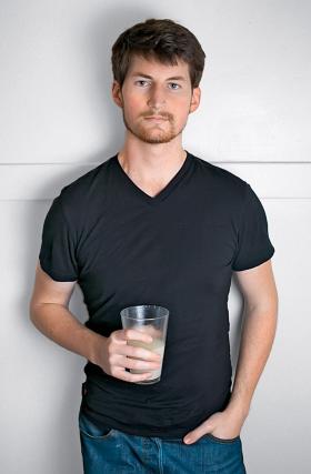 Rob Rhinehart ze swoim koktajlem.