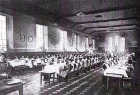 Dawni wychowankowie sióstr latami już jako dorośli skarżyli się na doznane krzywdy.