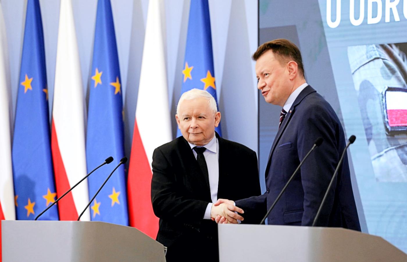 Jarosław Kaczyński i Mariusz Błaszczak w KPRM, luty 2022 r.