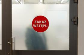 Centra targowe świecą pustkami, więc wojewodowie chętnie decydują o ich przekształceniu w szpitale. Samorządom, które często są właścicielami obiektów, to też odpowiada. Na fot. szpital tymczasowy na terenie lotniska w Pyrzowicach.