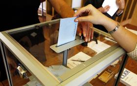 Demokracja parlamentarna była porywającym projektem. Ale zakrzepła instytucjonalnie, wystygła społecznie, przestała odpowiadać na bóle i lęki nowego świata.