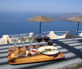 Nowy rząd podniósł o 10 proc. akcyzę na papierosy i wino.