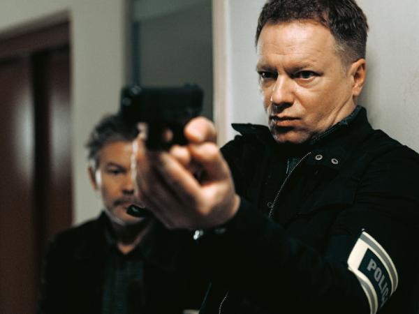 Jacek Braciak (z lewej) i Maciej Stuhr: „psy” zmęczone, posiwiałe, ale ciągle zdolne ugryźć.