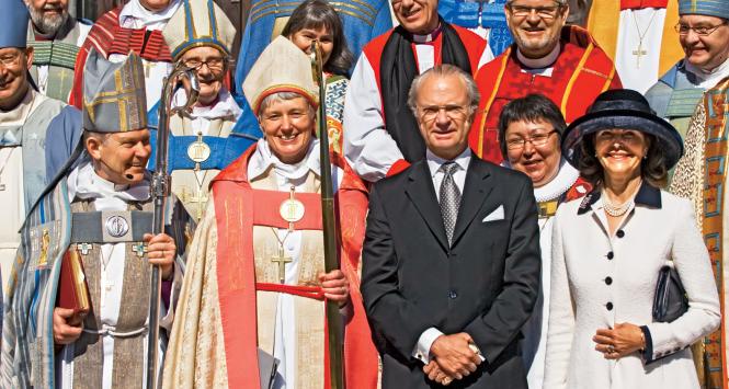 Głowa Kościoła Szwedzkiego abp Antje Jackelen i król Karol XVI Gustaw z królową Sylwią. Nawet do nich zwraca się dziś w Szwecji po imieniu.