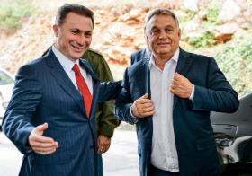 Nikoła Gruewski, najsilniejszy gracz na macedońskiej prawicy, z Viktorem Orbánem.Premier Węgier podczas zeszłorocznych wyborów wziął udział w kampanii Gruewskiego.