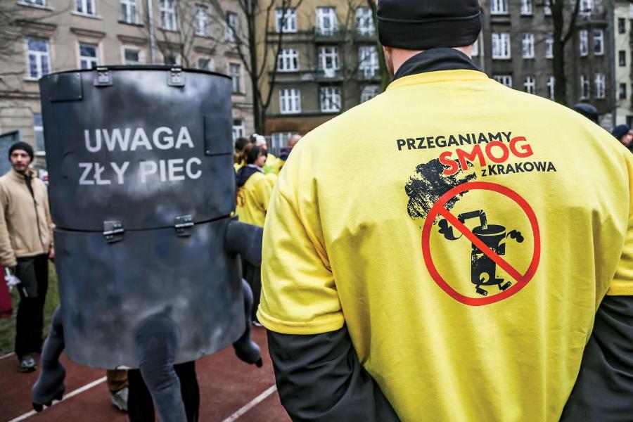 Najdalej poszedł Kraków, gdzie od września obowiązuje całkowity zakaz palenia węglem i drewnem.