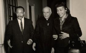 Martin Luther King z żoną i Jawaharlalem Nehru