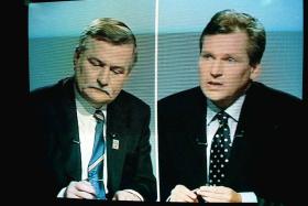 Kadr z debaty Lecha Wałęsy z Aleksandrem Kwaśniewskim z kampanii prezydenckiej w 1995 r.