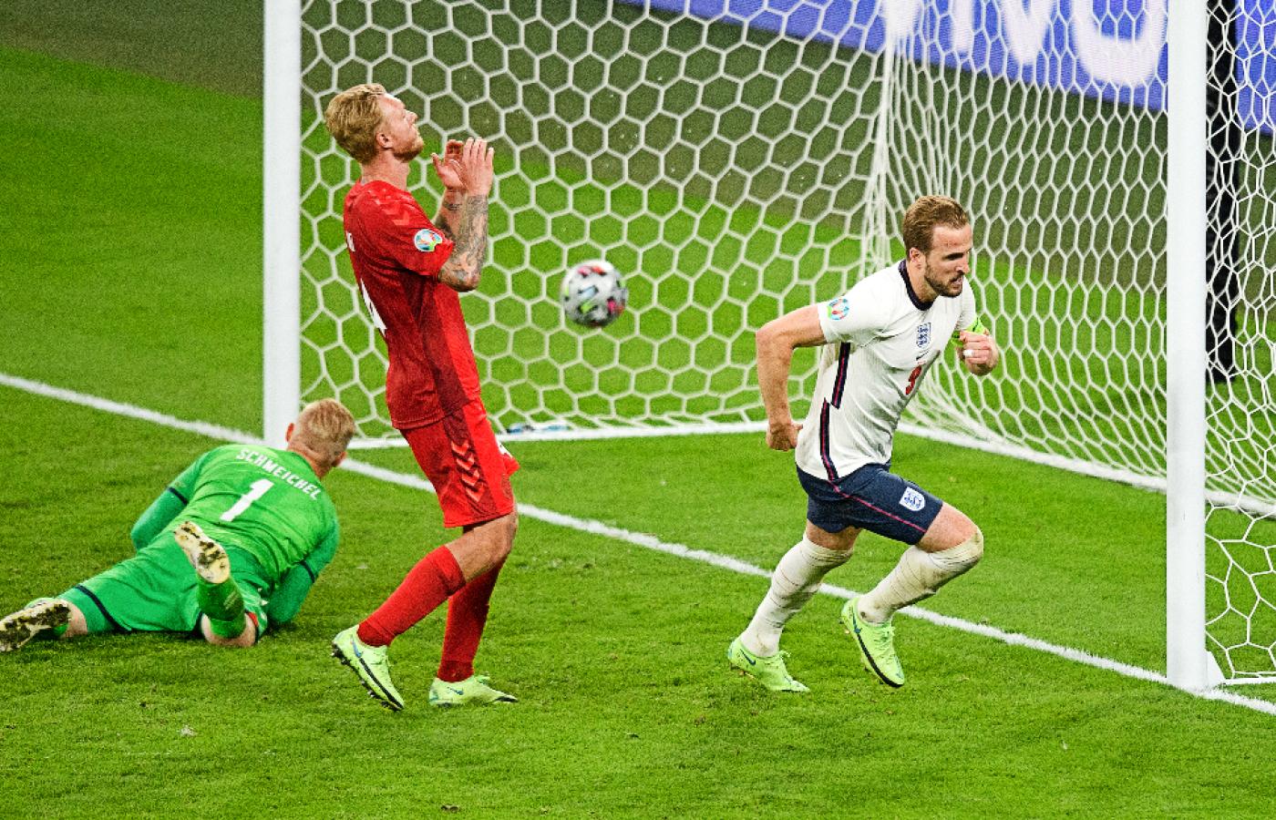 Euro 2020. Anglia–Dania. Harry Kane wykorzystuje rzut karny w dogrywce półfinału Euro 2020.