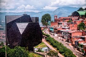 Medellin, Kolumbia. Biblioteka publiczna w jednej z biedniejszych dzielnic miasta.