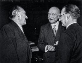 Chadecy mieli znaczący wkład w polityczną konstrukcję powojennej Europy Zachodniej. Od lewej: Konrad Adenauer, Robert Schuman i Alcide de Gasperi w Strasburgu, 1951 r.