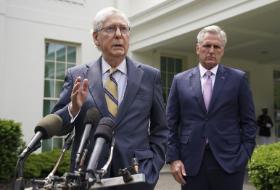 Liderzy partii Repulikańskiej w Kongresie: Mitch McConnell w Senacie i Kevin McCarthy w Izbie Reprezentantów, to przedstawiciele konserwatywnego mainstreamu, którzy potępiali Trumpa jako rasistę i paranoika.