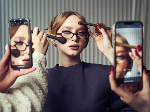 Zachodni trend Sephora kids, dzieci spędzających godziny w sklepach kosmetycznych, kilogramami testujących próbki i systematycznie wykonujących makijaż, dotarł do Polski.