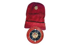 Czapka frygijska i kokarda – symbole rewolucji francuskiej (1789–99).